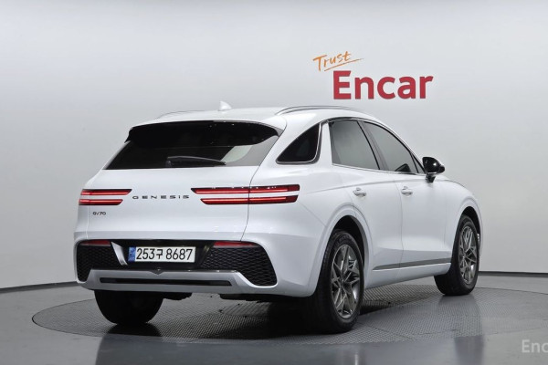 2022 Genesis GV70 с пробегом 26 445 км