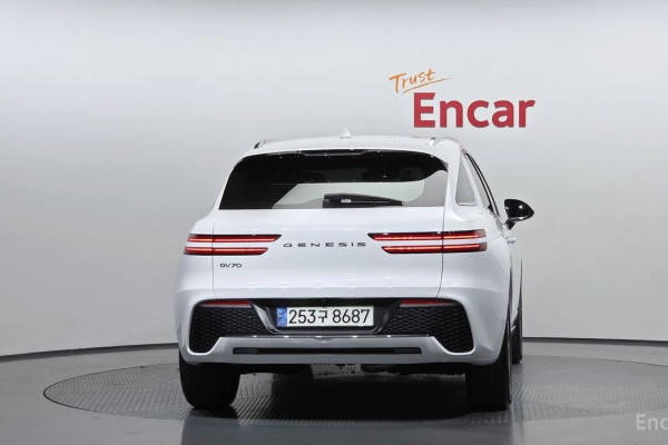 2022 Genesis GV70 с пробегом 26 445 км