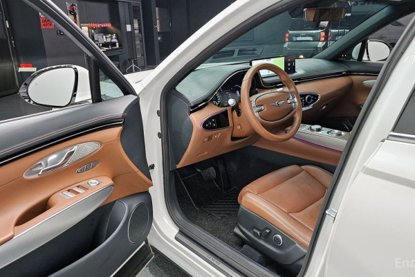 2022 Genesis GV70 с пробегом 26 445 км