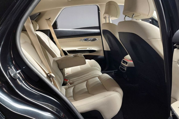 2021 Genesis GV70 с пробегом 85 587 км