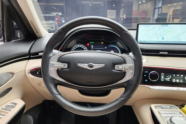 2021 Genesis GV70 с пробегом 85 587 км