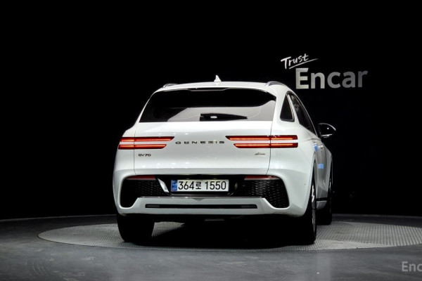 2021 Genesis GV70 с пробегом 51 600 км