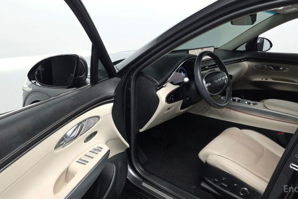 2021 Genesis GV70 с пробегом 65 123 км