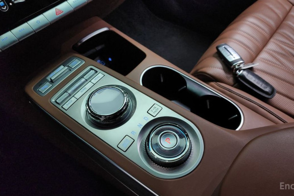 2022 Genesis GV70 с пробегом 64 216 км