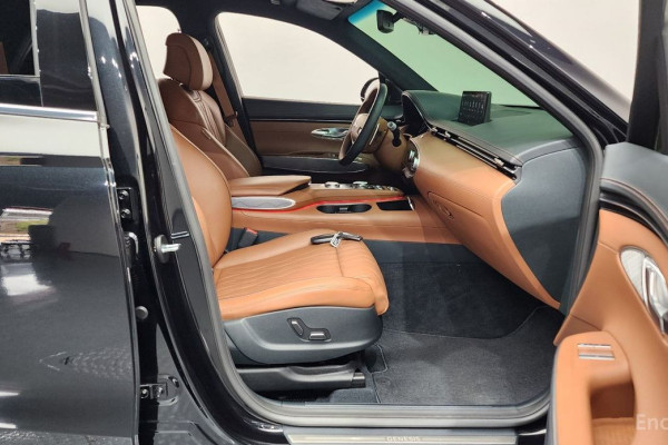 2022 Genesis GV70 с пробегом 64 216 км