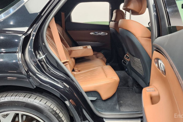 2022 Genesis GV70 с пробегом 64 216 км