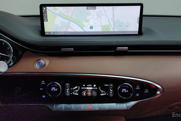 2022 Genesis GV70 с пробегом 64 216 км