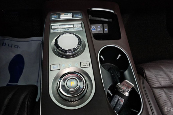 2021 Genesis GV70 с пробегом 72 140 км