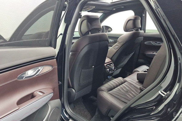 2021 Genesis GV70 с пробегом 72 140 км