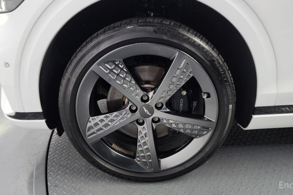 2022 Genesis GV70 с пробегом 68 645 км