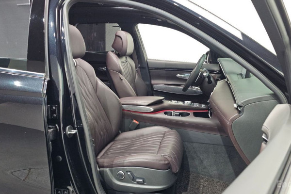 2021 Genesis GV70 с пробегом 72 140 км