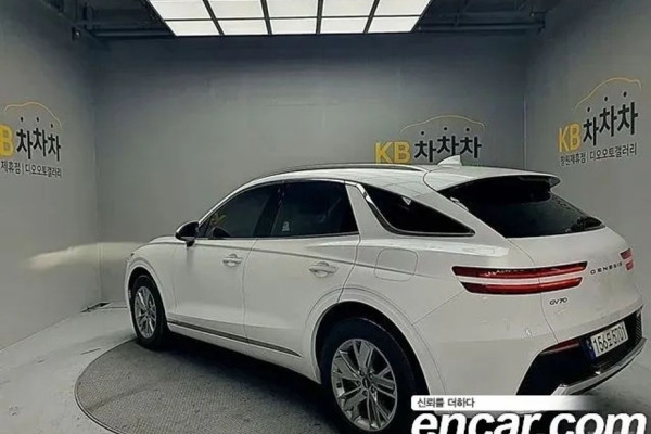 2022 Genesis GV70 с пробегом 35 067 км