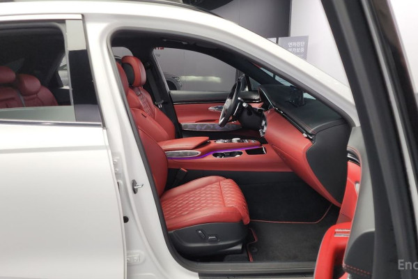 2022 Genesis GV70 с пробегом 68 645 км