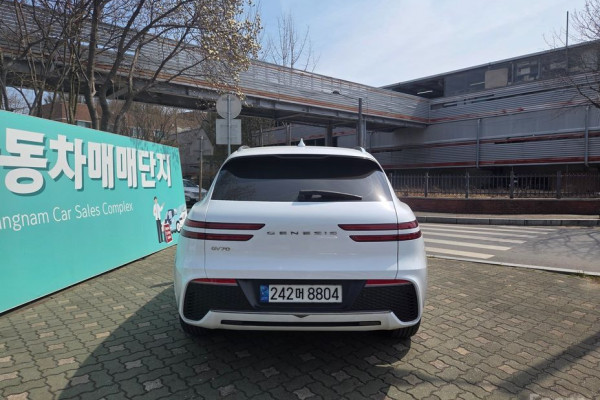 2021 Genesis GV70 с пробегом 46 147 км
