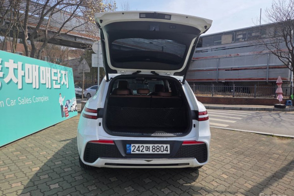 2021 Genesis GV70 с пробегом 46 147 км