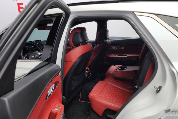 2022 Genesis GV70 с пробегом 68 645 км