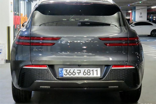 2021 Genesis GV70 с пробегом 15 409 км