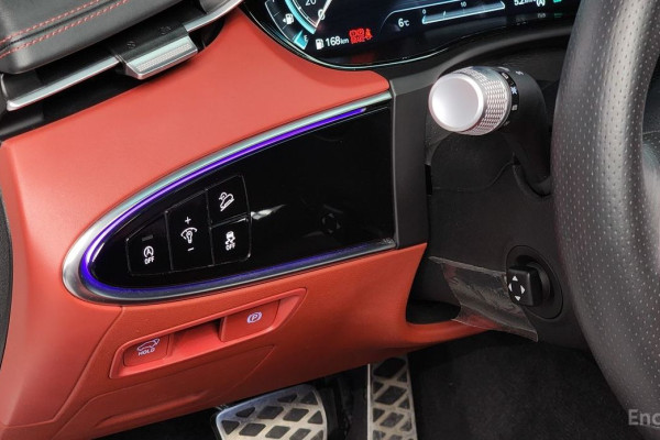 2022 Genesis GV70 с пробегом 68 645 км