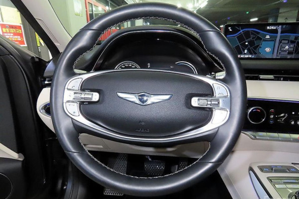 2021 Genesis GV70 с пробегом 15 409 км