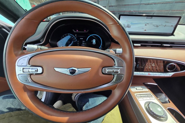 2021 Genesis GV70 с пробегом 46 147 км