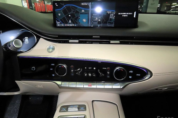 2021 Genesis GV70 с пробегом 15 409 км