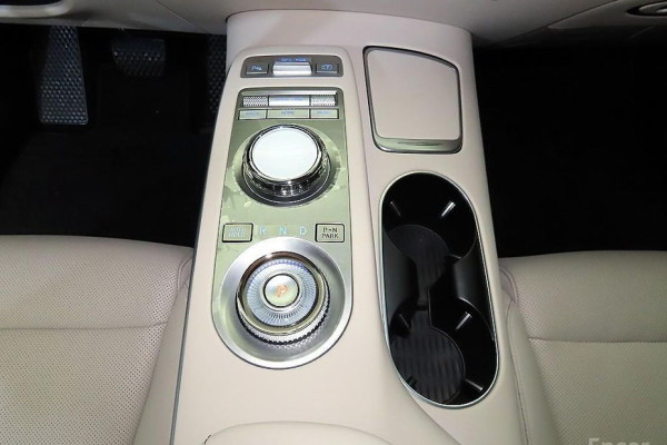 2021 Genesis GV70 с пробегом 15 409 км