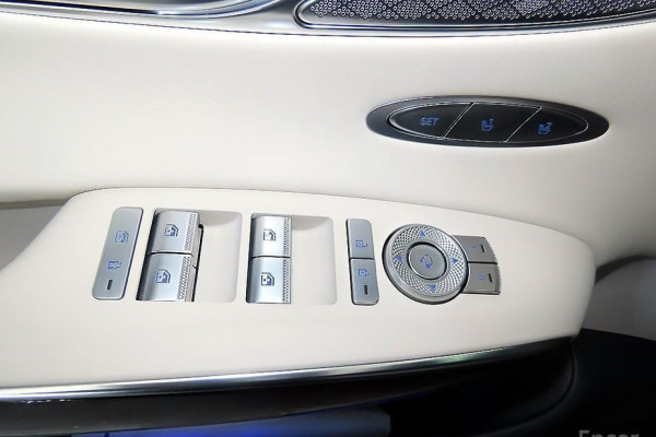 2021 Genesis GV70 с пробегом 15 409 км