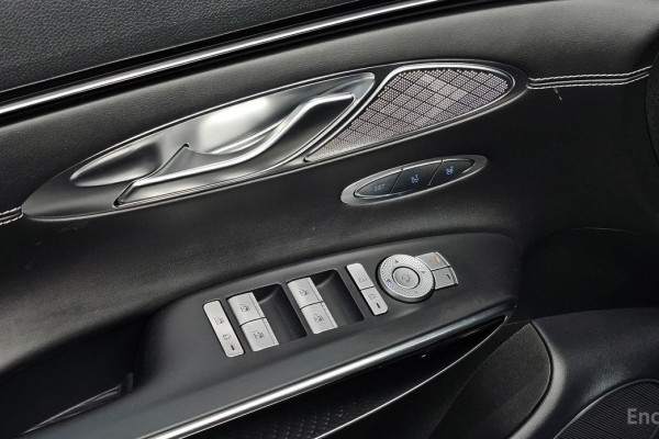 2021 Genesis GV70 с пробегом 70 289 км