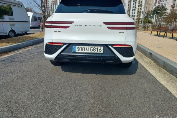 2021 Genesis GV70 с пробегом 98 160 км