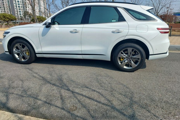 2021 Genesis GV70 с пробегом 98 160 км