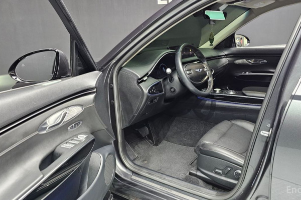 2021 Genesis GV70 с пробегом 85 296 км