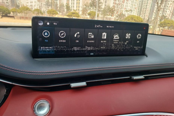 2021 Genesis GV70 с пробегом 98 160 км