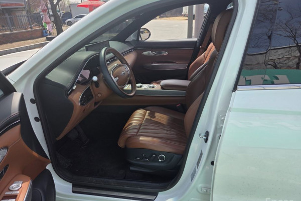 2021 Genesis GV70 с пробегом 46 147 км