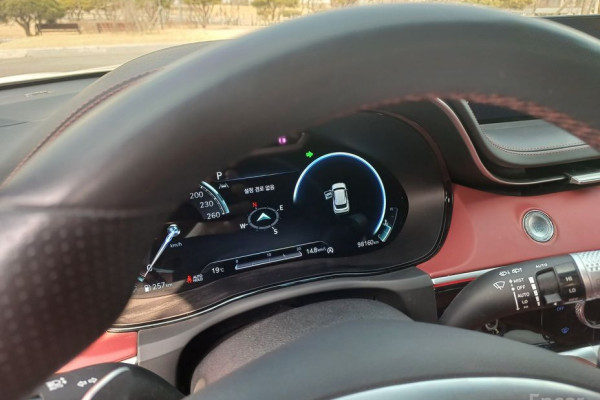 2021 Genesis GV70 с пробегом 98 160 км