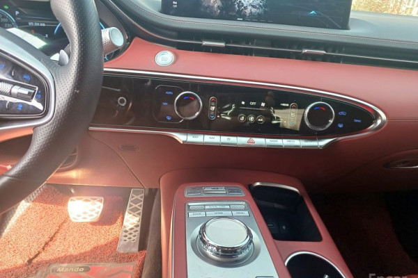 2021 Genesis GV70 с пробегом 98 160 км