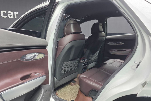 2021 Genesis GV70 с пробегом 81 613 км