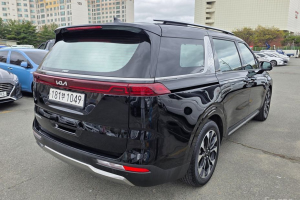 2023 Kia Carnival с пробегом 81 758 км