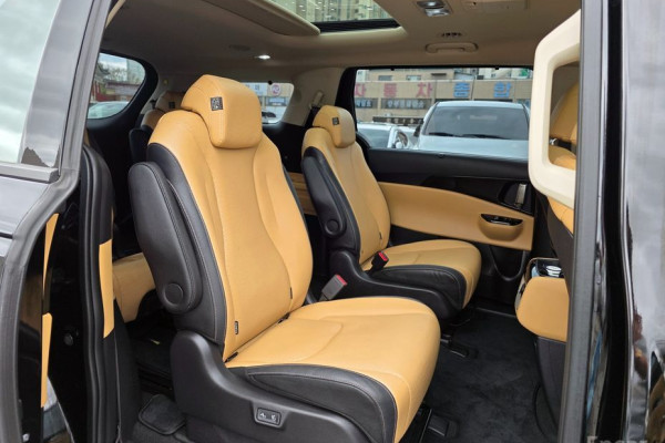 2023 Kia Carnival с пробегом 81 758 км