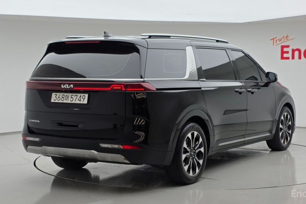2023 Kia Carnival с пробегом 12 662 км