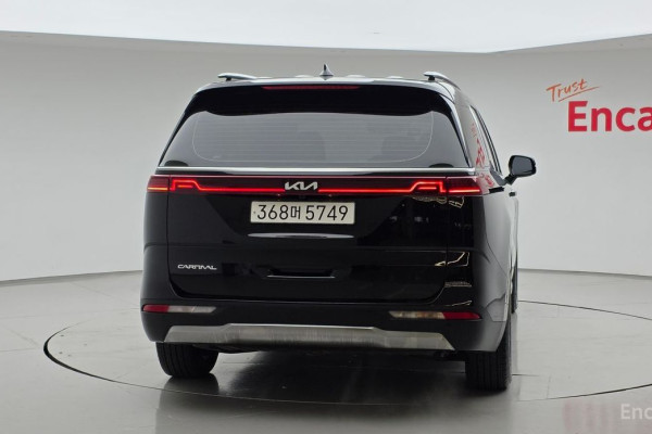 2023 Kia Carnival с пробегом 12 662 км