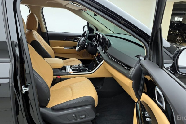 2023 Kia Carnival с пробегом 12 662 км