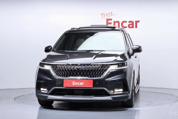2023 Kia Carnival с пробегом 13 584 км