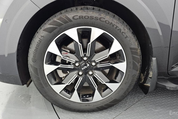 2023 Kia Carnival с пробегом 13 584 км