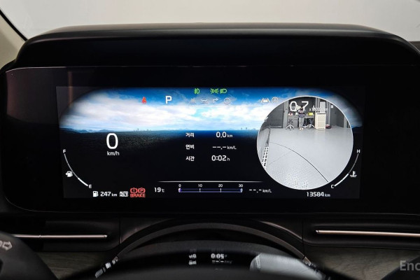 2023 Kia Carnival с пробегом 13 584 км