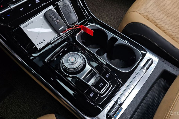 2023 Kia Carnival с пробегом 13 584 км