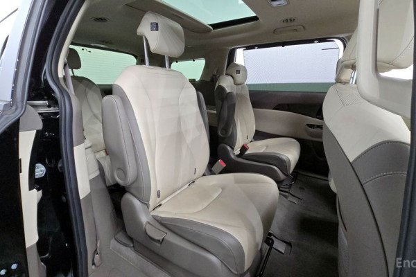 2022 Kia Carnival с пробегом 20 324 км