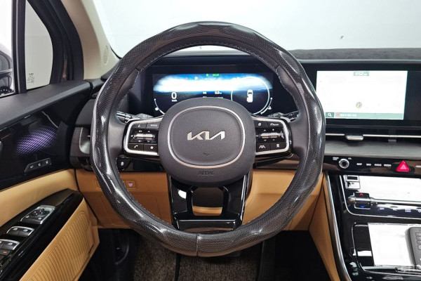 2023 Kia Carnival с пробегом 13 584 км