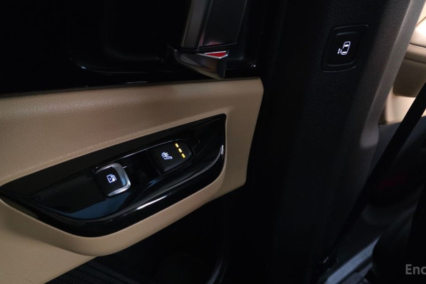 2023 Kia Carnival с пробегом 46 109 км