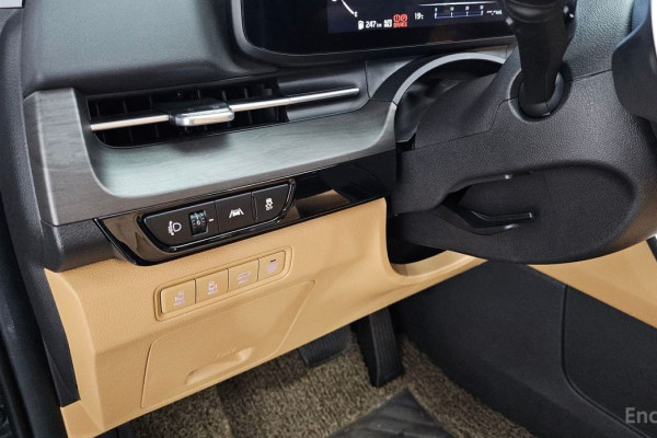 2023 Kia Carnival с пробегом 13 584 км