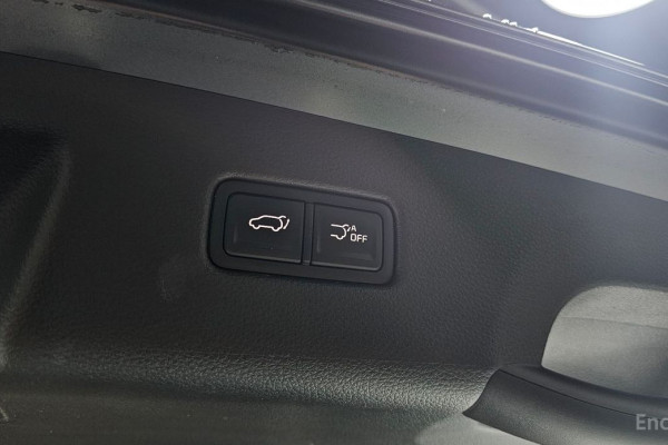 2023 Kia Carnival с пробегом 13 584 км